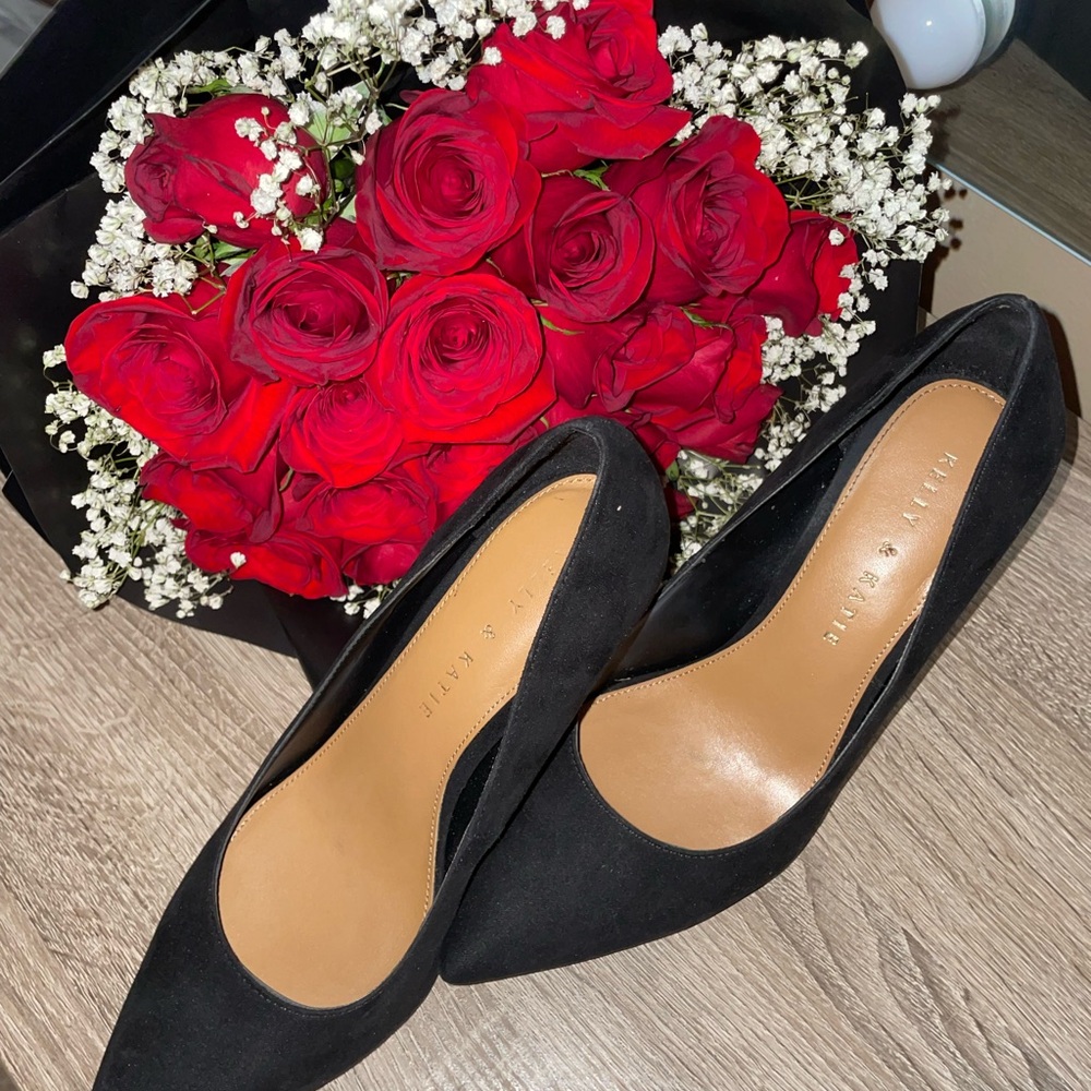 Women's Black Suede Pumps